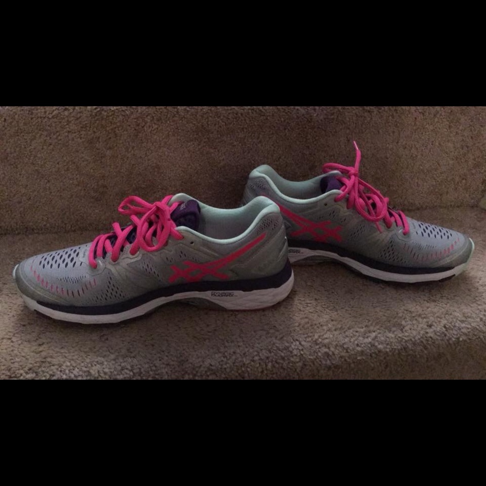 Asics. Like new. Only worn 3 times to the gym. - Picture 3 of 5